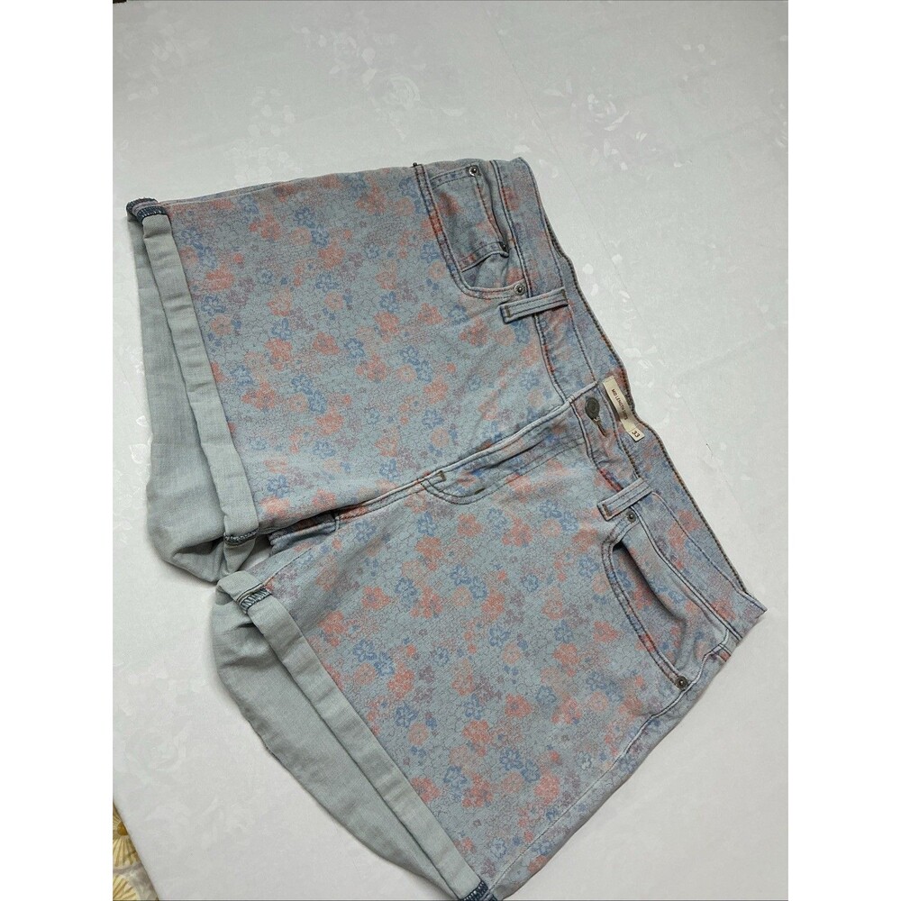 Levi’s Mid Length Floral Shorts Size 33